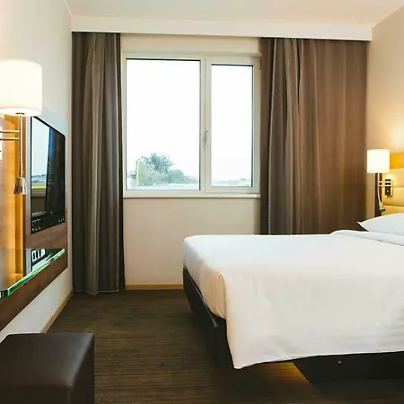 Moxy Milan Malpensa Airport 3* Κάζε Νουόβε