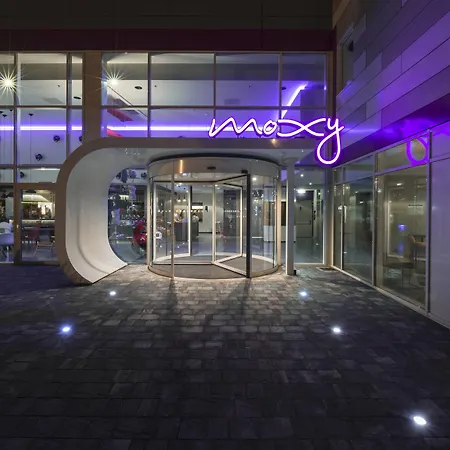 Moxy Milan Malpensa Airport מלון 3*