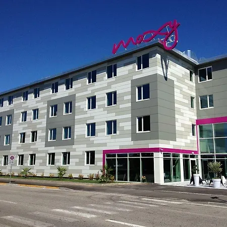 Moxy Milan Malpensa Airport מלון